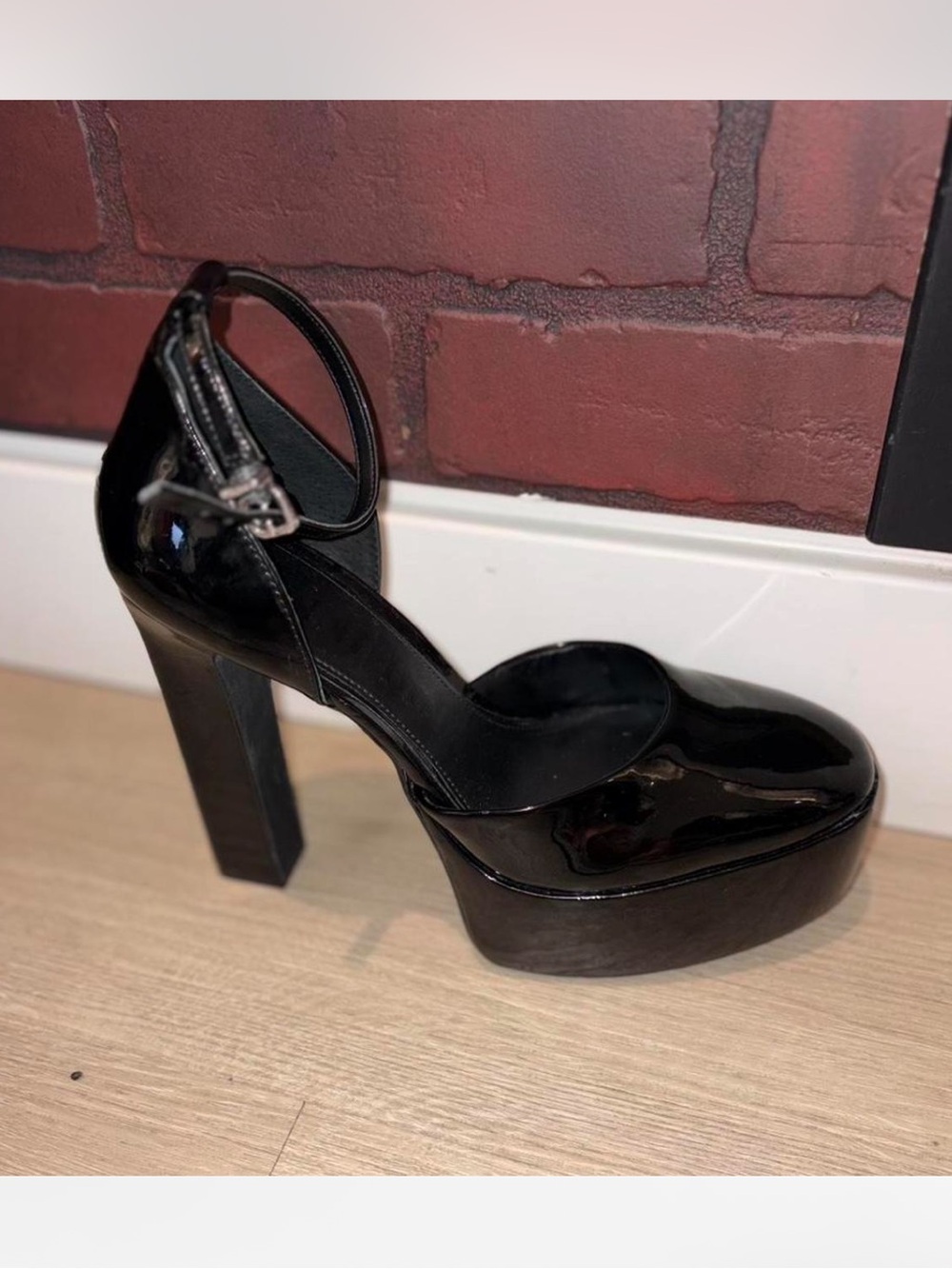 Gianni Bini Black Devi Patent
Leather Pumps, Size 8.5